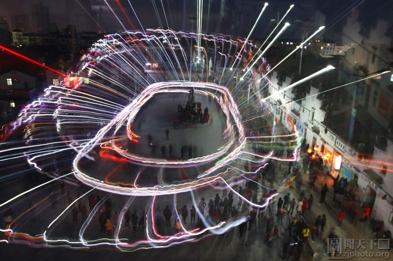 ���𱬵İ������