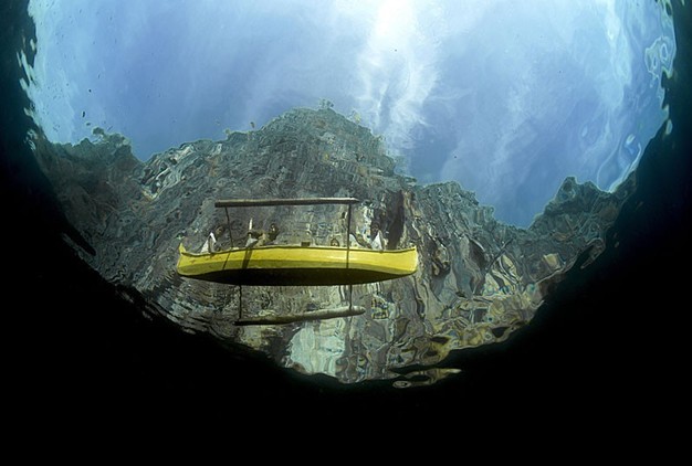 ˮ���ϵĴ���ɽ