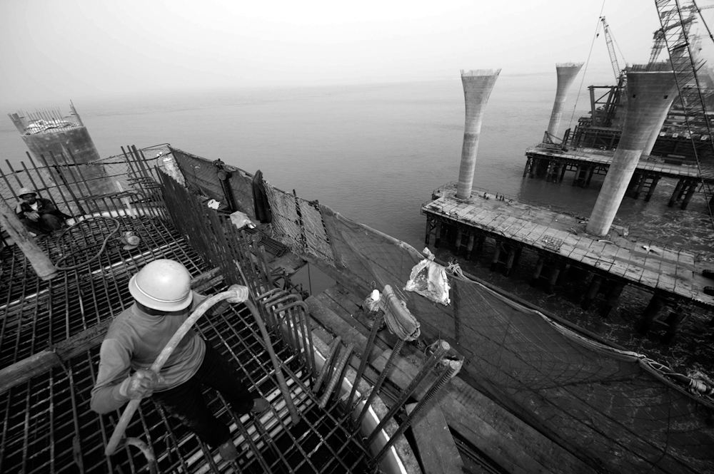 2011��5��17��18�r30�֣���������܇��νB�纣��򱱰�ˮ�Ѕ^(q��)���һ������M�Н����ꮅ�������������F���ֳн��ļνB�纣��򱱰�ˮ�Ѕ^(q��)130������ȫ�������깤�������M���ϲ�����ʩ������򱱰�ˮ�Ѕ^(q��)�������ÆΘ���������ƿ�����Uչ�Y(ji��)��(g��u)��ʽ����߶����_42.2�����D�鹤�˂���ϼ������ɵ�130����յĝ����� 