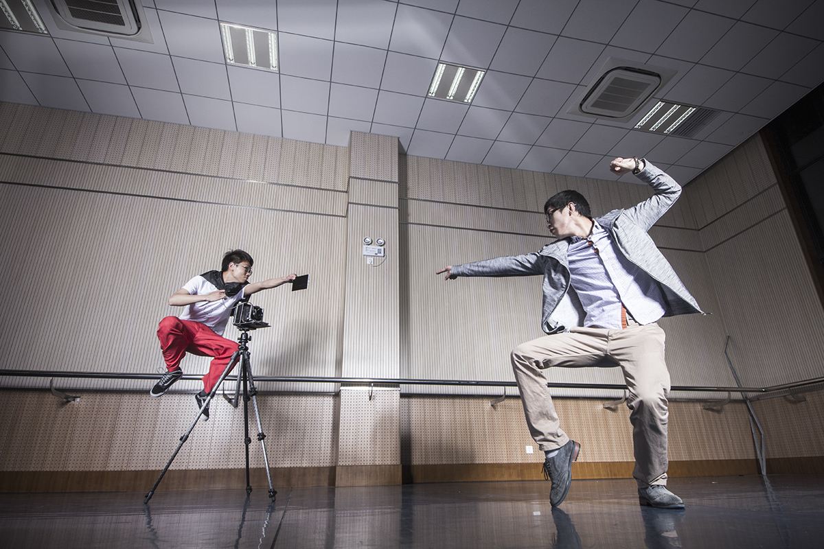   ����һ���zӰ�����f���挦���o��(sh��)����������S�����ľ�����S�������ăH�Hֻ�ǰ��¿��Tӛ�˲�g�����S��������f���@ֻ��һ����Ƭ����������һ��׌���|�ӵ���Ƭ�����ǔzӰ����ע���Լ���������ǔzӰ�����Լ����뵽�˱��z�ߵ���������ȥ���v�������^ȥ��ȥ�w�������������