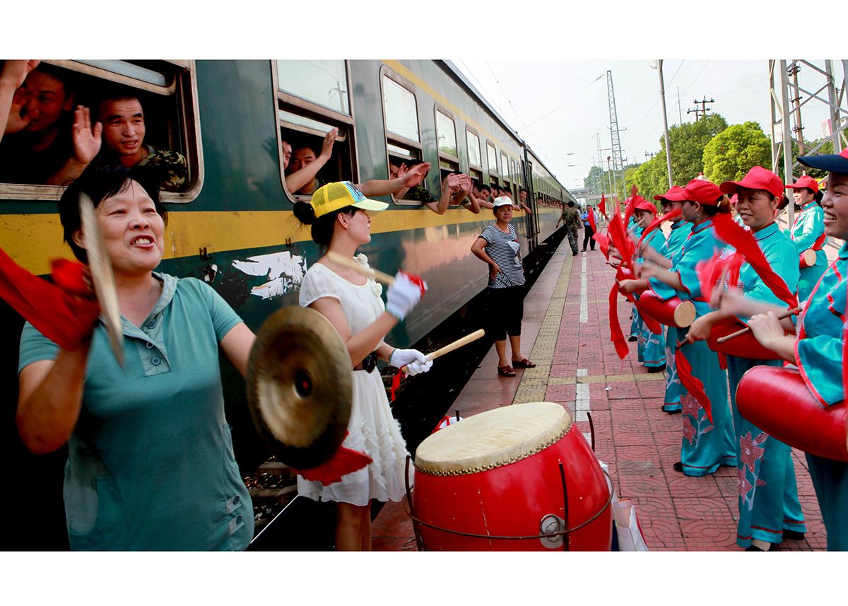 ܊�������܊��܊��F(tu��n)�Y(ji��)��һ����ԇ�������l�ܔ�����Փ��(zh��n)�����Ǻ�ƽ�r(sh��)��������Ⱥ���������ӵܱ����Є�(d��ng)�V����һ�����r(sh��)��ٝ�����mȻ�r(sh��)��׃�w������(d��ng)���Ƿݸ������f���������҂�߀�r(sh��)���܉򿴵��@���˵�һĻĻ���ӵܱ�����Y(ji��)����̤�ϻ�܇���ؠI�أ������υ^(q��)�����d���d��g���ӵܱ���