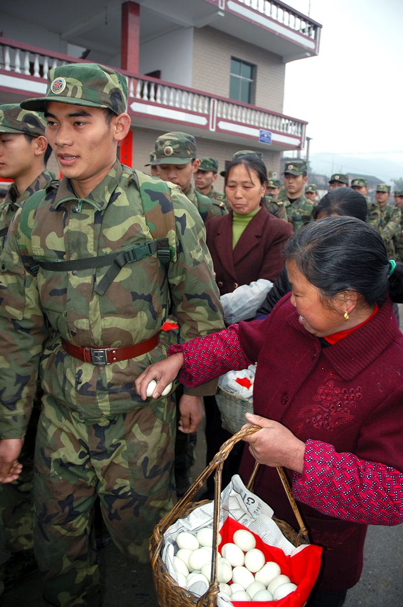 ܊���������܊��܊��F(tu��n)�Y(ji��)��һ�ˣ�ԇ�������l�ܔ�����Փ��(zh��n)�����Ǻ�ƽ�r(sh��)��������Ⱥ���������ӵܱ����Є�(d��ng)�V����һ�����r(sh��)��ٝ�衣�mȻ�r(sh��)��׃�w������(d��ng)���Ƿݸ������f���������҂�߀�r(sh��)���܉򿴵��@���˵�һĻĻ��߀�Ǯ�(d��ng)���Ƿ݌��ӵܱ��ĸ��顣