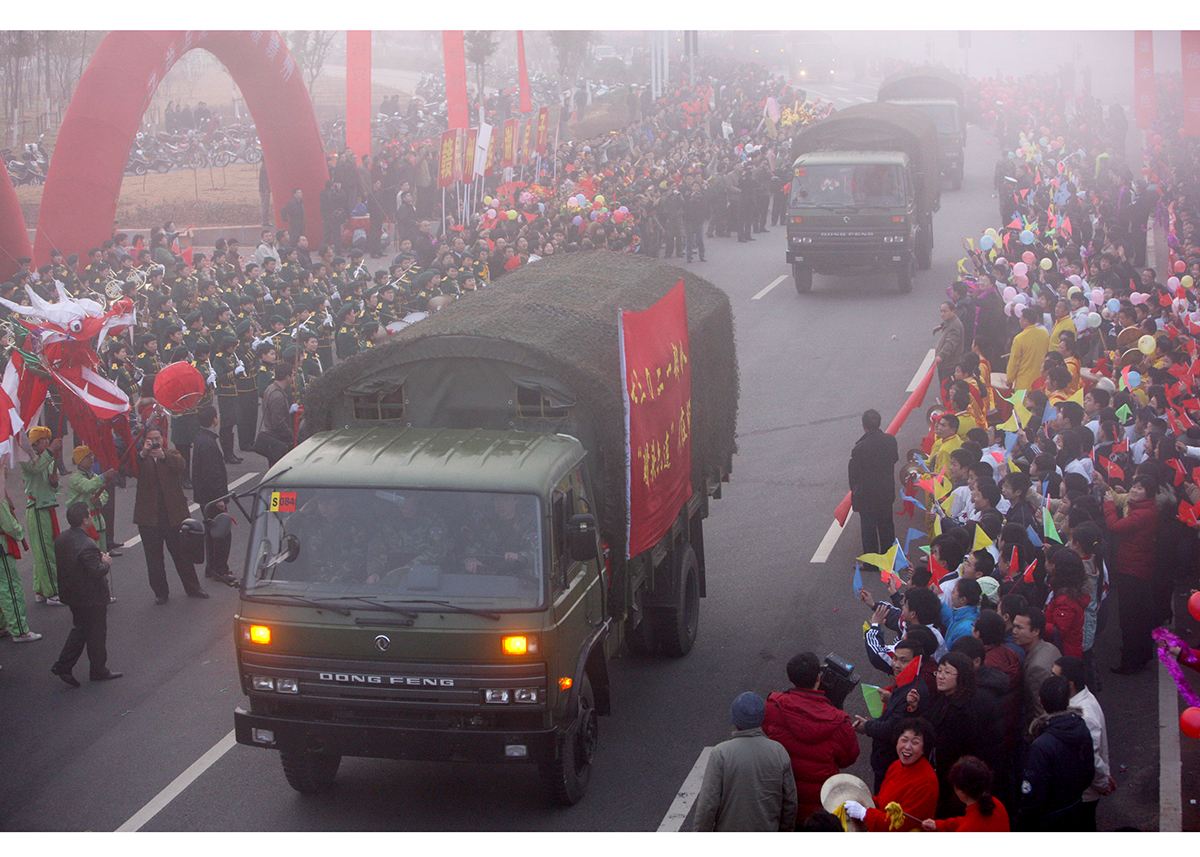 ܊���������܊��܊��F(tu��n)�Y(ji��)��һ����ԇ�������l�ܔ�����Փ��(zh��n)�����Ǻ�ƽ�r(sh��)��������Ⱥ���������ӵܱ����Є�(d��ng)�V����һ�����r(sh��)��ٝ�����mȻ�r(sh��)��׃�w������(d��ng)���Ƿݸ������f���������҂�߀�r(sh��)���܉򿴵��@���˵�һĻĻ���ӵܱ�֧Ԯ�ط����U(xi��n)�Y(ji��)������Ⱥ����?f��)��ڵ�·��߅���g���ӵܱ���