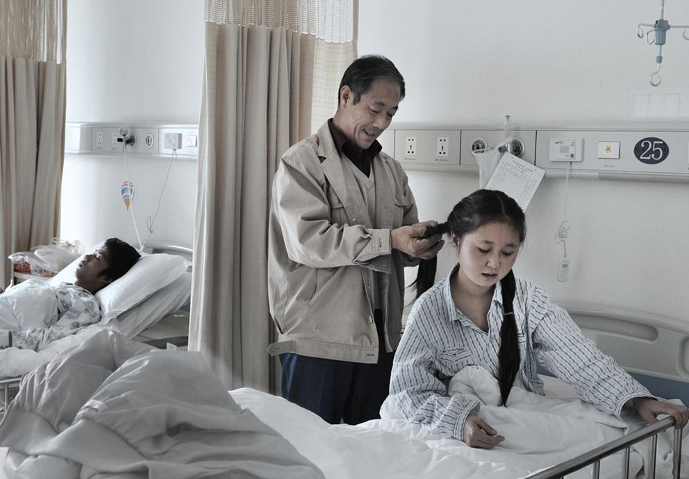 (7)�ڲ���Ů�����M(j��n)���g(sh��)��ǰ���ְ��ñ�׾���p�֞�Ů�������p����