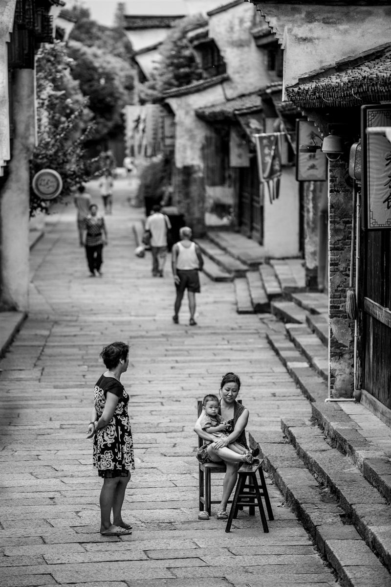 �h(hu��n)���l(f��)���˴��׃��������߀����ô��ƽƽ�������@�mȻ���\��߅�����������^ƽ����һ�P���������@��ˮ���ă�Ů���v�����Ә��I(y��)������һ������׷����